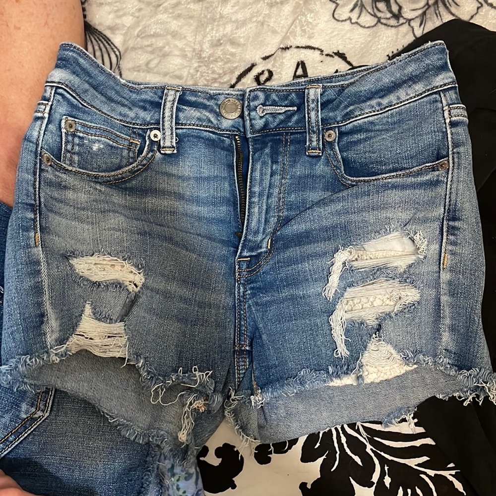 American Eagle distressed short shorts. Size 4